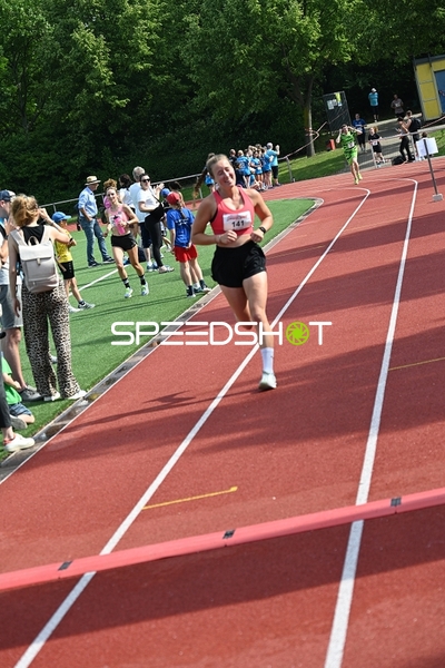 Läuferin auf der Bahn