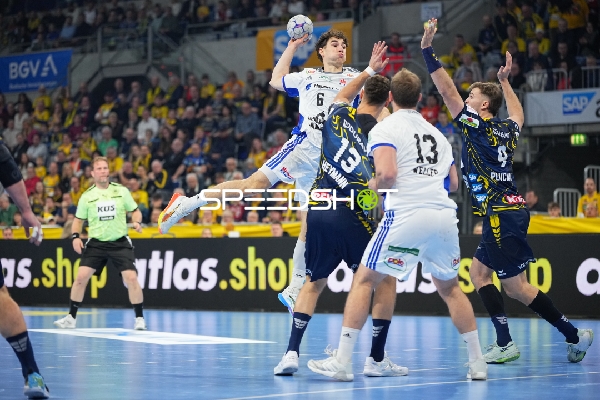 Elias Kofler (10; HSV Hamburg) und Steven Plucnar Jacobsen (9; Rhein Neckar Löwen) in Aktion