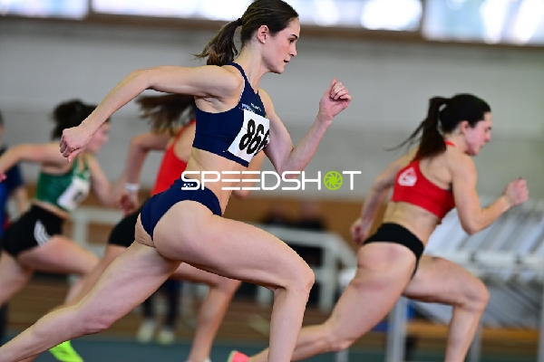 Sonnenberg Greta (866; Post-Sportverein Trier) sprintet in Aktion