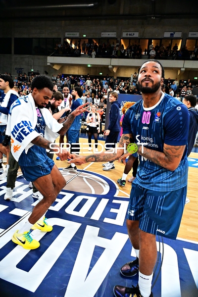 Jubel von DJ Horne (0; MLP Academics Heidelberg) und Michael Weathers (20; MLP Academics Heidelberg)