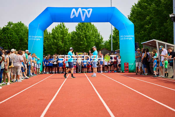 TVE Sommerlauf Edingen 2025: Start des Laufs am TVE Sportzentrum