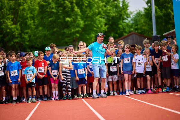 TVE Sommerlauf Edingen 2025: Vorbereitung am Startbereich im TVE Sportzentrum