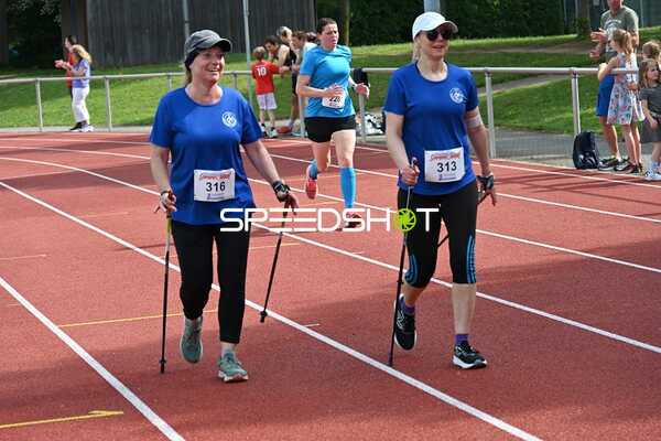 Nordic Walker beim TVE Sommerlauf
