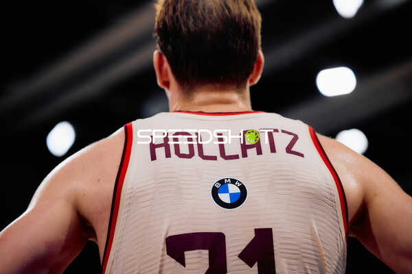 Justus Hollatz (21; FC Bayern Basketball) in Position