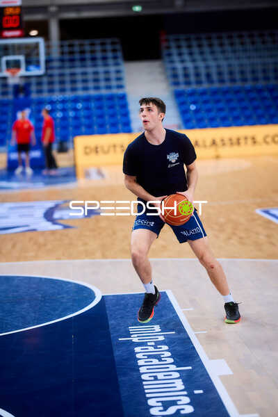 Andrew O’Brien (3; MLP Academics Heidelberg) in Position