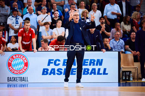 Coach gibt Anweisungen