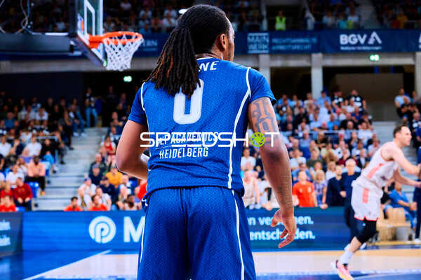 Spieler DJ Horne (0; MLP Academics Heidelberg) auf dem Court