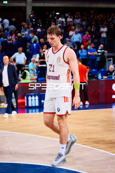 21, FC Bayern Basketball verlässt Spielfeld