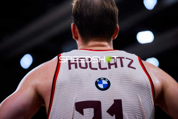 Justus Hollatz (21; FC Bayern Basketball) in Position