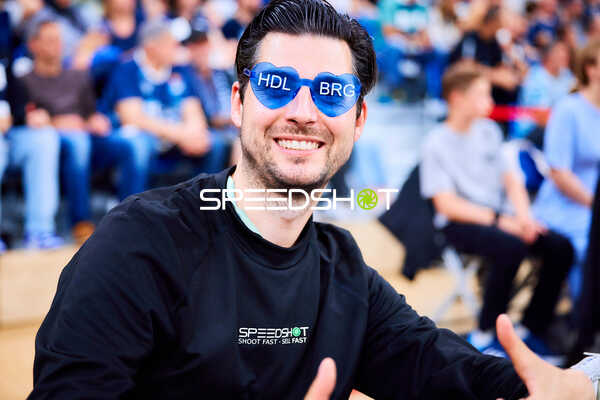 Person an der Seitenlinie