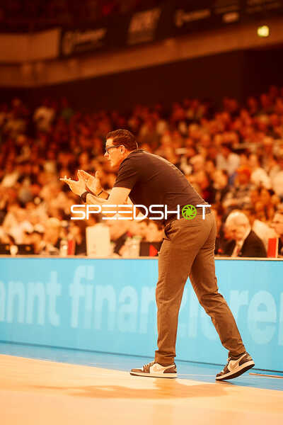 Assistant-Coach an der Seitenlinie
