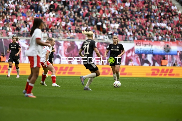 Spielszene mit Ballkontrolle