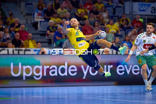 Handball Wurf Lukas Sandell (11; Rhein Neckar Löwen)