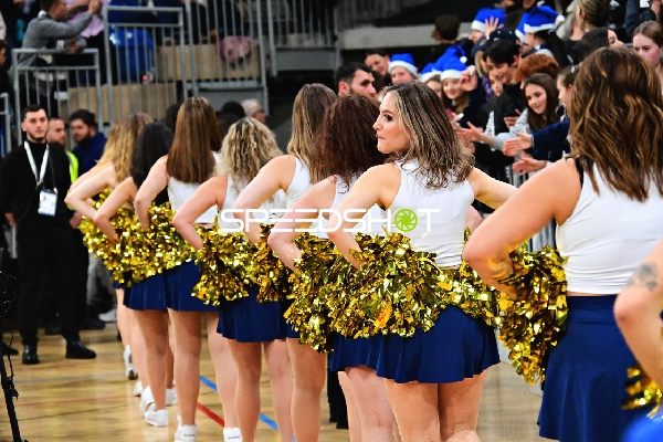 Cheerleader-Performance bei easyCredit BBL