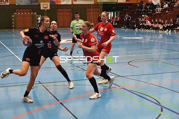 Mainz 05 im Angriff gegen Kurpfalz Bären