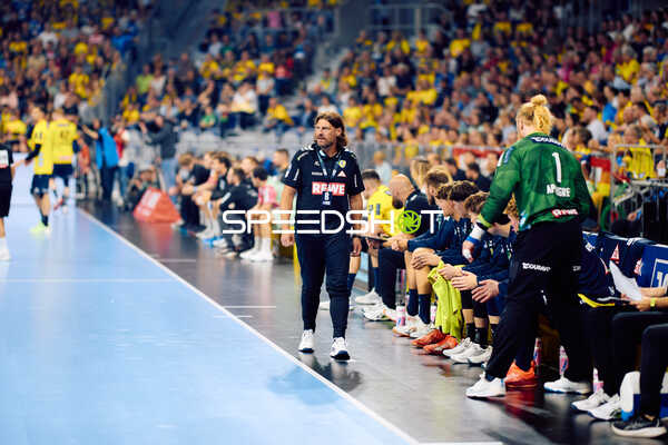 Trainer Sebastian Hinze (cheftrainer; Rhein Neckar Löwen) an Seitenlinie