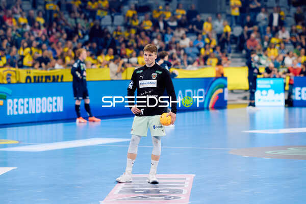 Spieler mit Ball in Halle