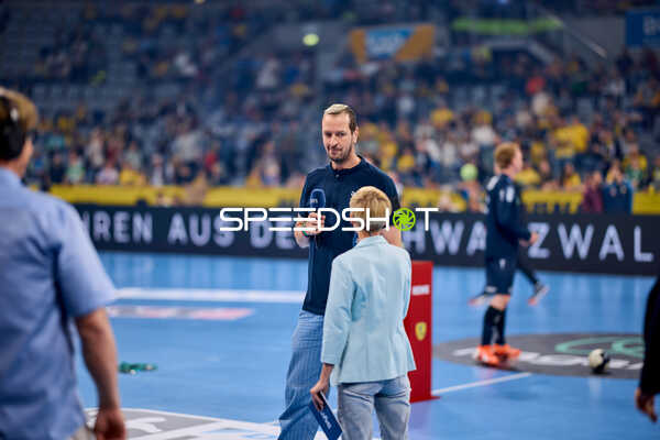 Moderation auf dem Spielfeld