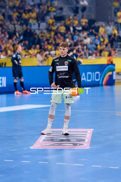 Spieler Nils Lichtlein (17; Füchse Berlin) in Position