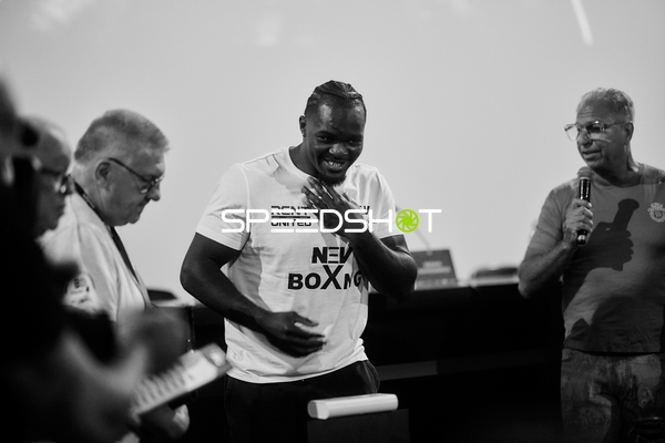 Ringside-Zone Face-Off