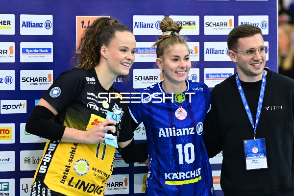 Spielszene mit Laura Berger (11; VfB Suhl LOTTO Thüringen) und Pia Kästner (10; Allianz MTV Stuttgart)