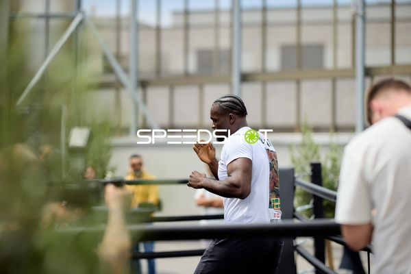 Ringside-Zone Face-Off