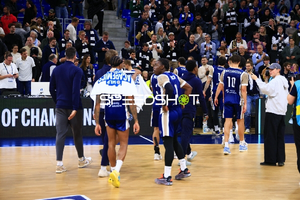 Szene mit Julianna Stoika (831; MLP Academics Heidelberg) und Dr. med. Falko Frese (813; MLP Academics Heidelberg)