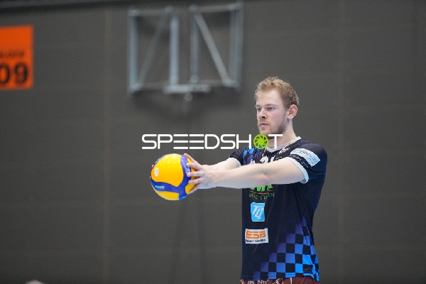 Spielszene mit Simon Gallas (24; WWK Volleys Herrsching)