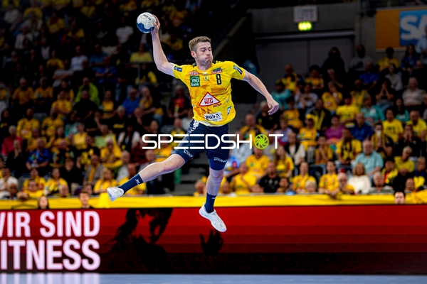 Wurf von Tim Nothdurft (8; Rhein Neckar Löwen)