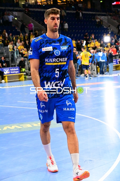 Jorge Serrano (5; TVB 1898 Stuttgart) in Aktion