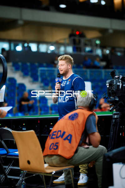 Moderator Kevin Gerwin (490; MLP Academics Heidelberg) vor Spiel