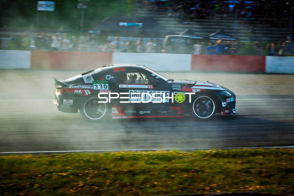 Driftfahrzeug auf der Rennstrecke