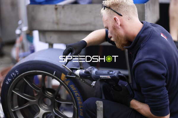 Mechaniker bei der Arbeit