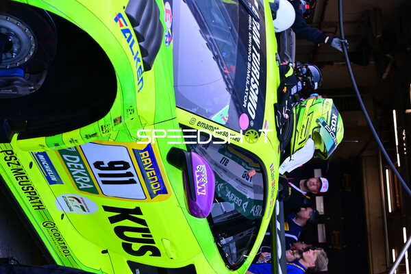 Porsche 911 GT3 R in der Boxengasse