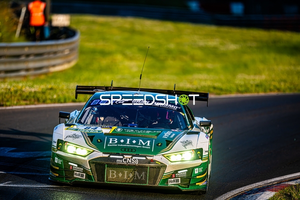 Fahrzeug auf der Rennstrecke