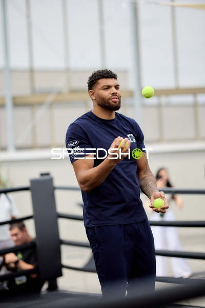 Ringside-Zone Face-Off