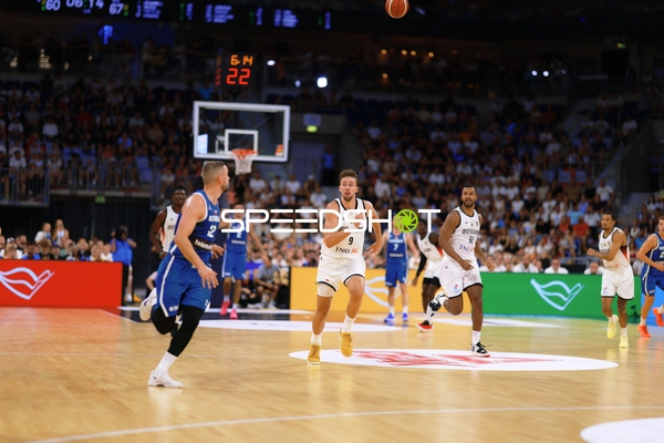 Schneller Angriff beider Teams