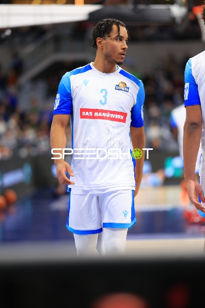 Szene mit Garai Zeeb (3; Frankfurt Skyliners)