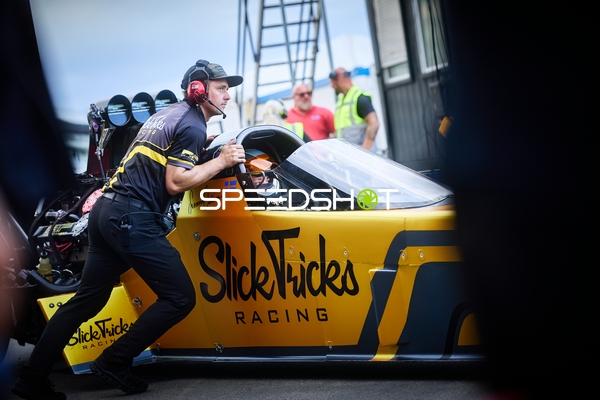 Top Fuel Dragster in der Boxengasse