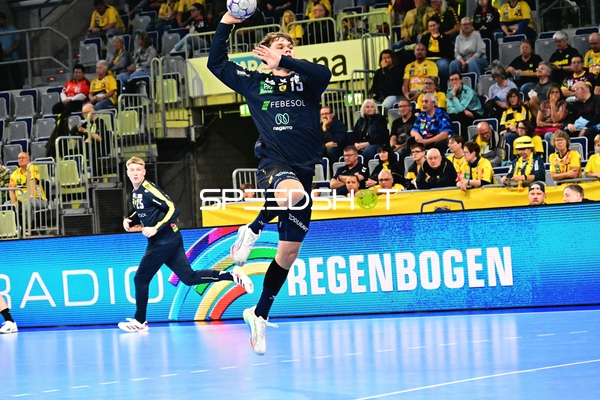 David More (15; Rhein Neckar Löwen) wirft aufs Tor