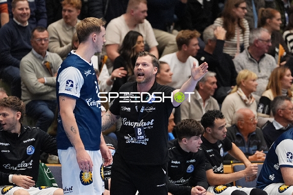 Szene mit {54_null}, Lukas Becher (18; Bergischer HC) und Belal Ibrahim Massoud (20; Bergischer HC)