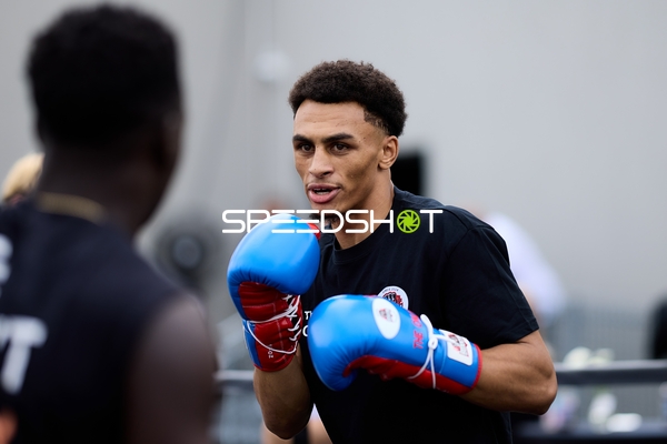 Ringside-Zone Face-Off