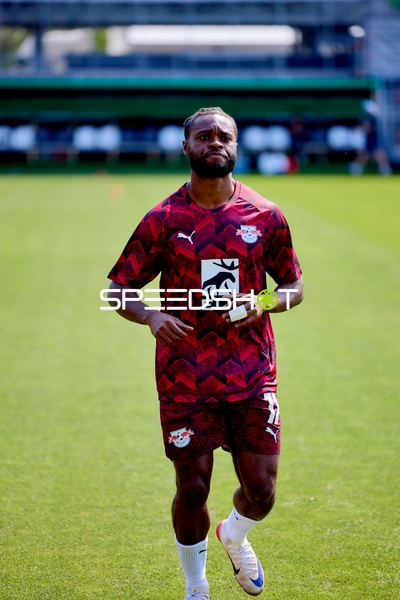 RB Leipzig Ridle Baku (17; RB Leipzig) im Aufwärmtrikot