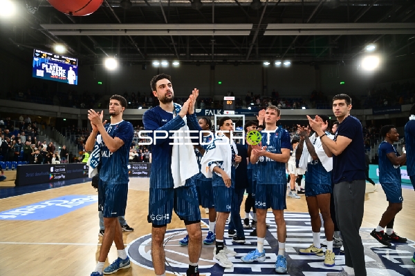 Szene mit Mateo Seric (21; MLP Academics Heidelberg) und Teamkollegen