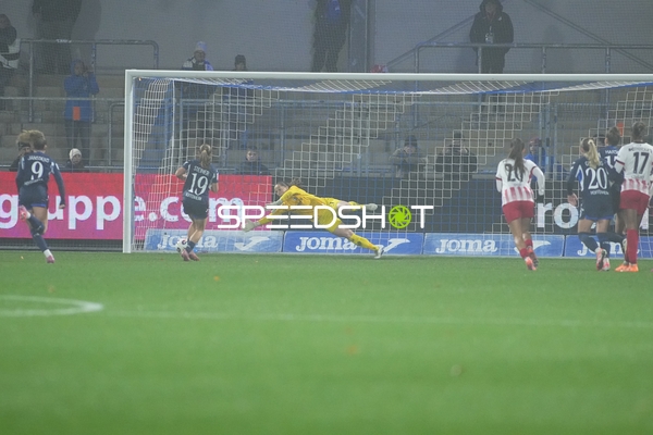 Torwartparade im Strafraum