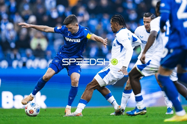 Zweikampf um den Ball