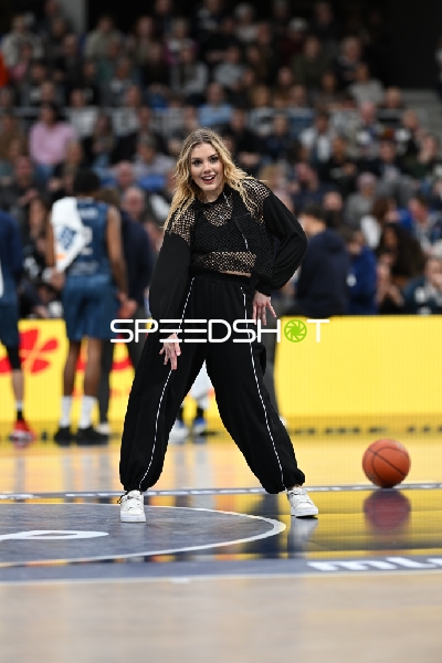 Basketball-Szene mit Performance