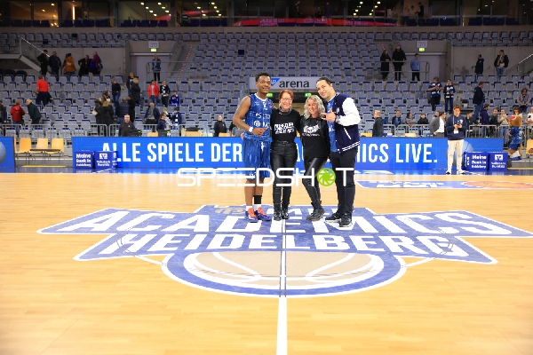 Szene mit DJ Horne (0; MLP Academics Heidelberg) auf dem Spielfeld