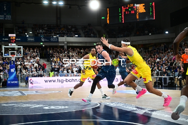 Spielaktion mit Ryan Mikesell (33; MLP Academics Heidelberg)