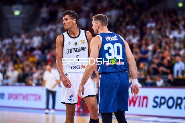 Zweikampf Tristan da Silva (5; Deutschland) vs Zoran Dragić (30; Slowenien)